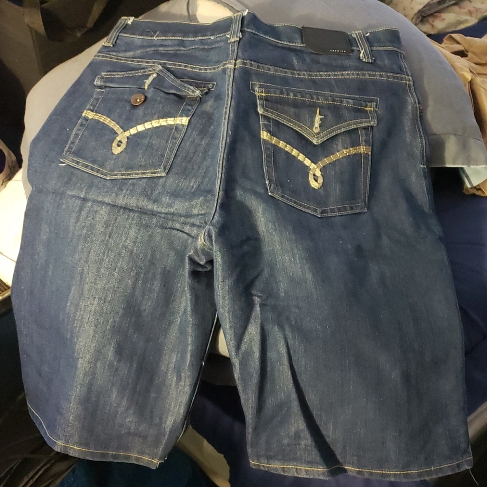 Shorts - Picture 2 of 4